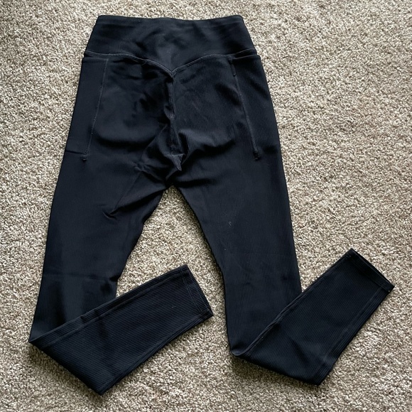 Sukksess Ribbed No-Front-Seam Leggings with Pockets - Picture 7 of 8